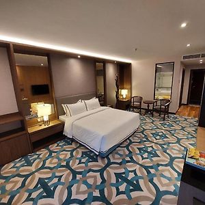 Executive Room 2